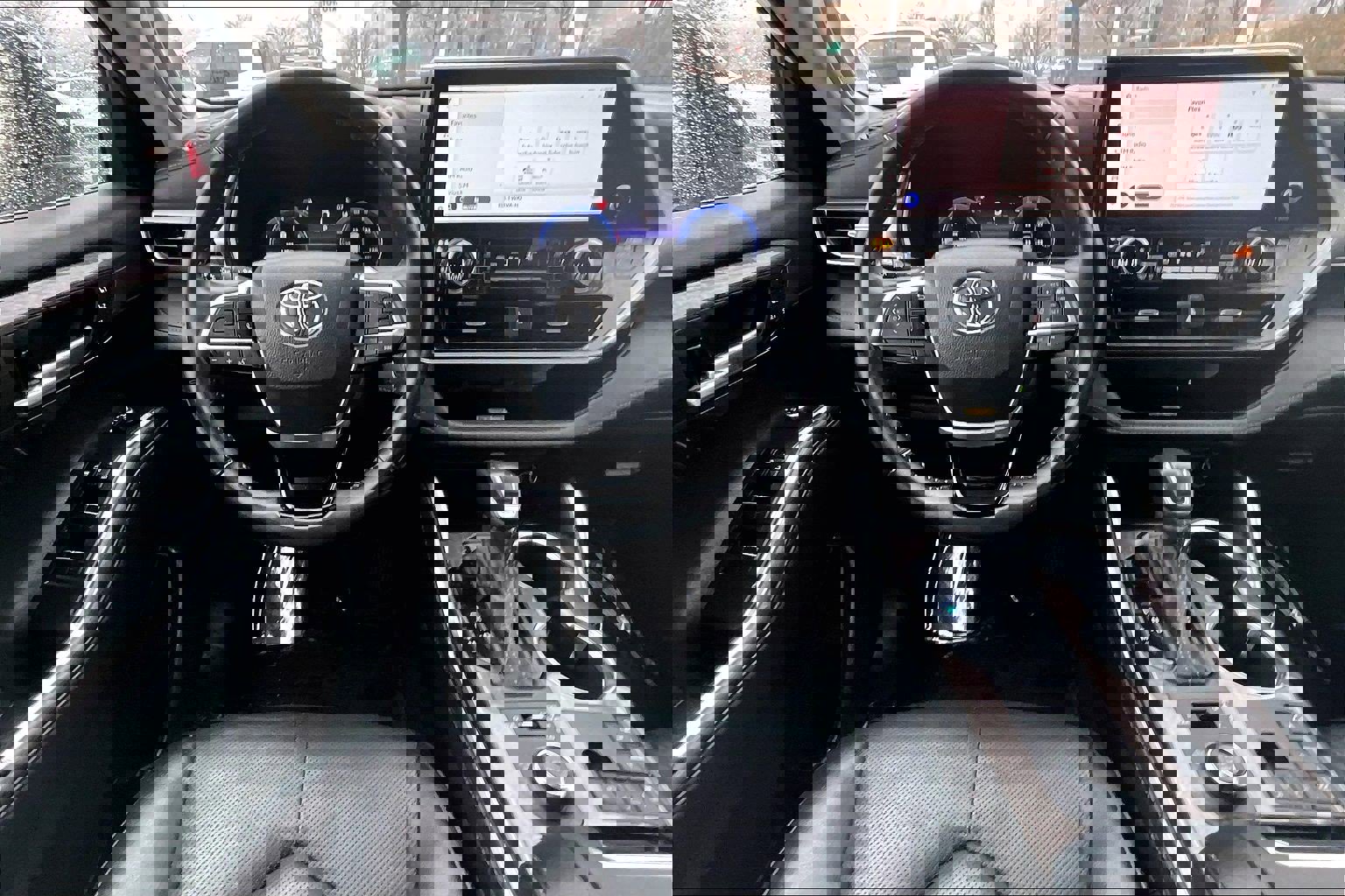 Used 2023 Toyota Highlander Platinum image 5