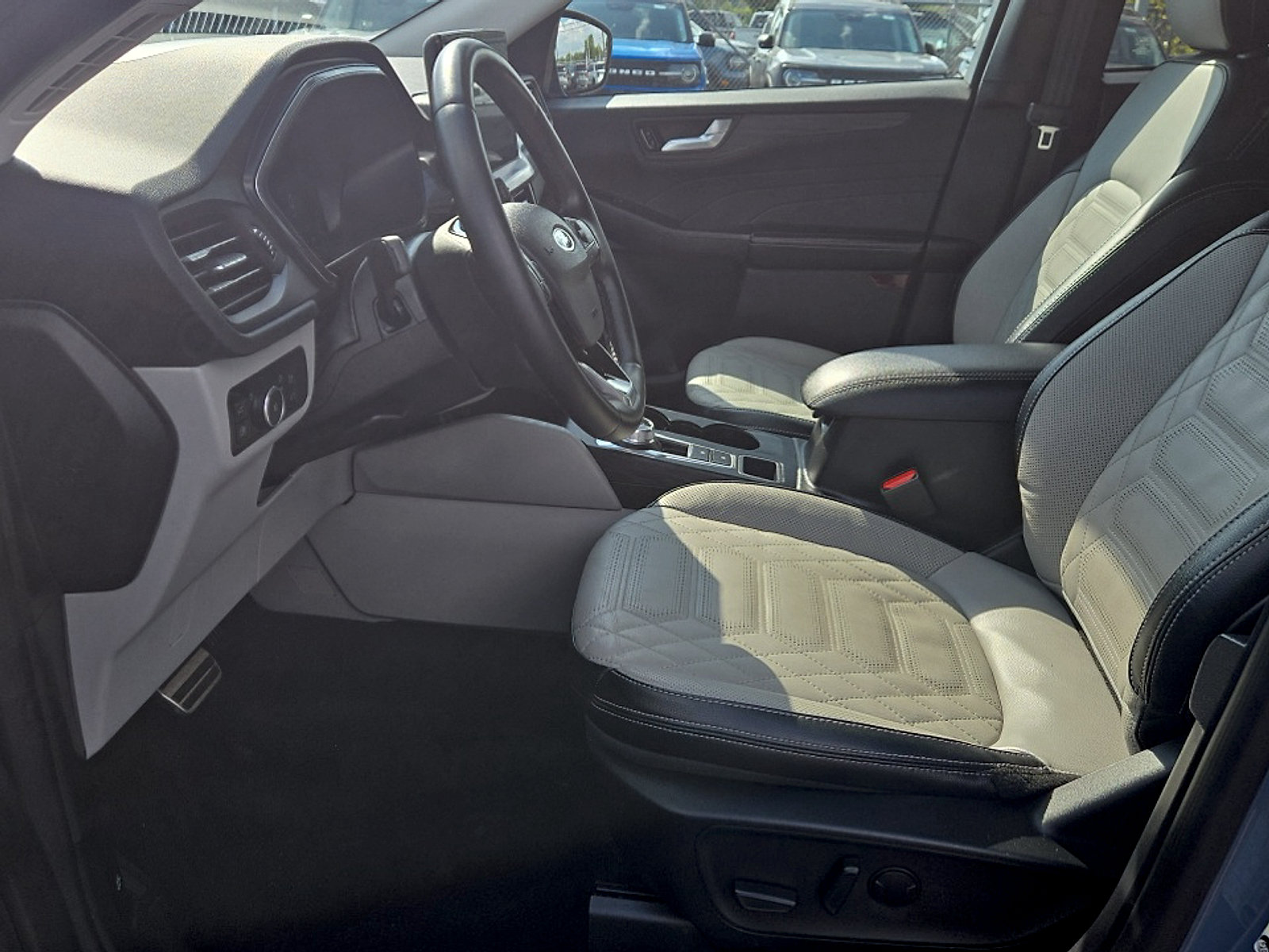 Used 2023 Ford Escape Platinum w/ Premium Technology Package AWD/4WD image 11