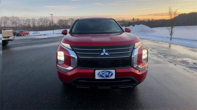 Used 2022 Mitsubishi Outlander ES image 3