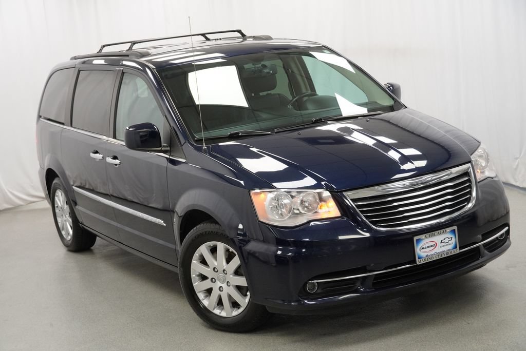 Used 2016 Chrysler Town & Country Touring w/ Driver Convenience Group FWD image 14