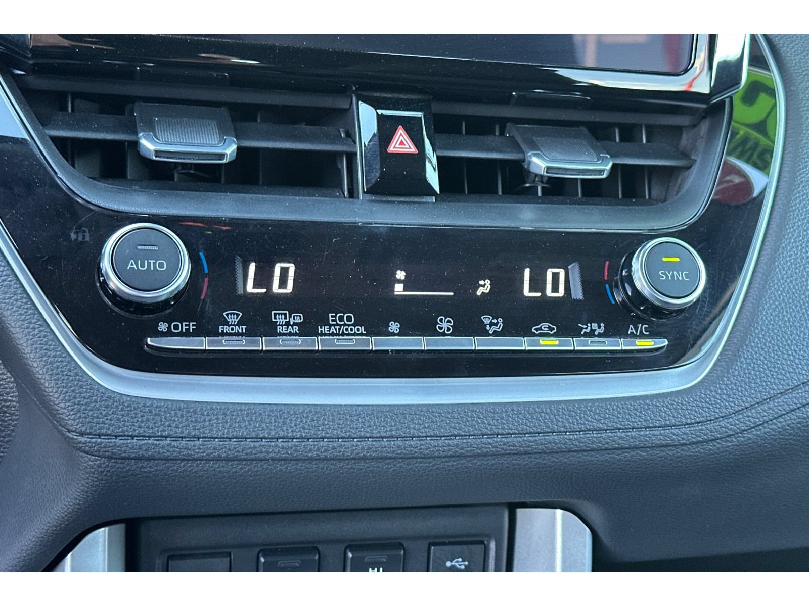Used 2025 Toyota Corolla Cross XLE AWD/4WD image 23