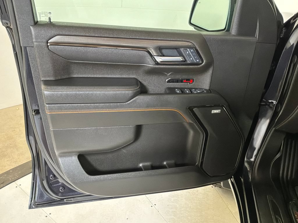 Used 2025 GMC Sierra 1500 AT4 w/ Technology Package AWD/4WD image 10