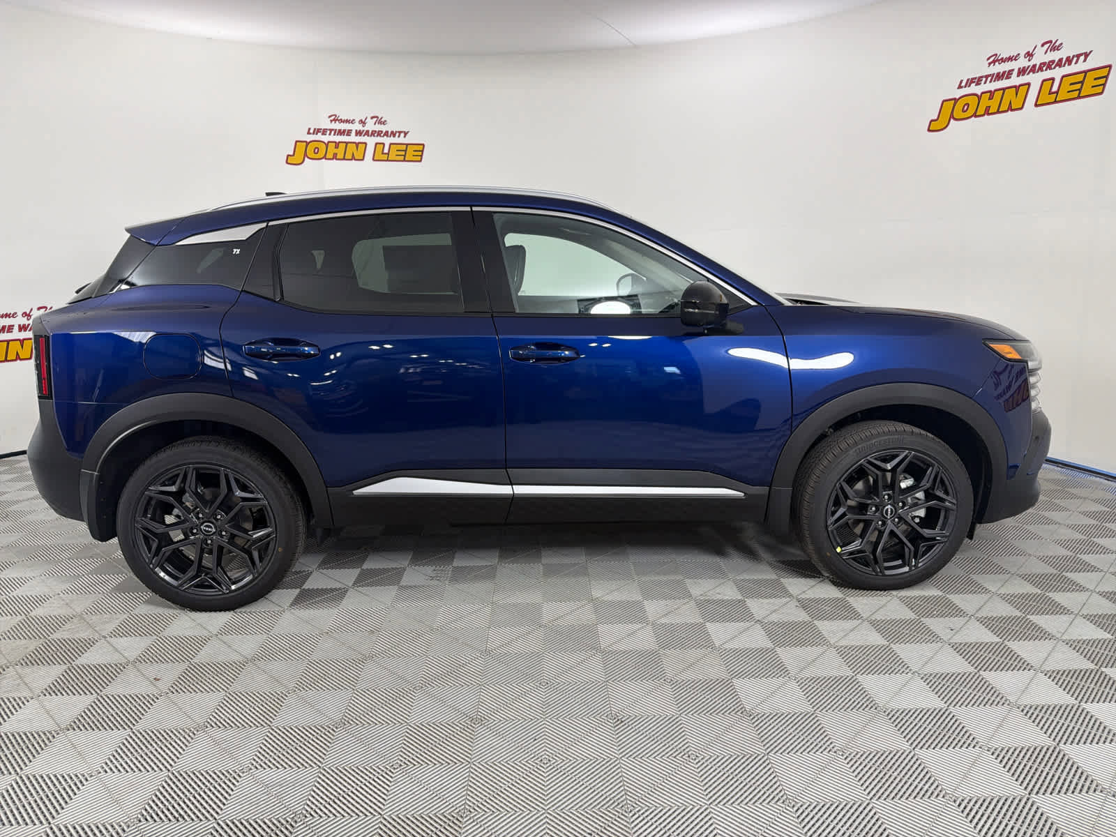 New 2026 Nissan Kicks SR w/ SR Premium Package image 7