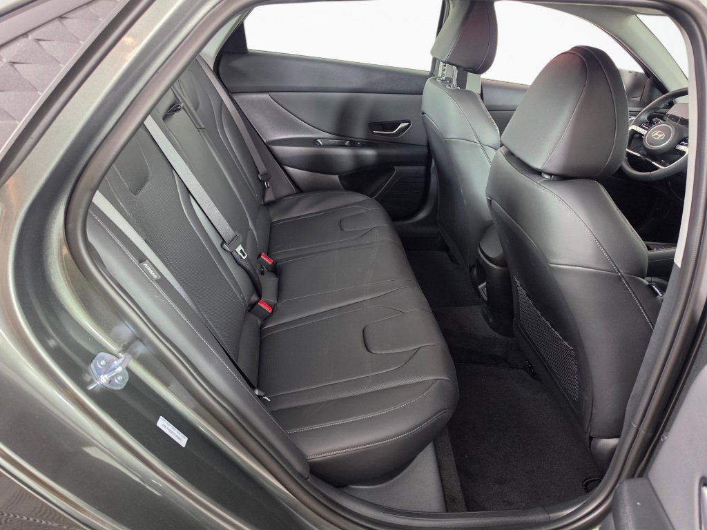 Used 2026 Hyundai Elantra Limited FWD image 37