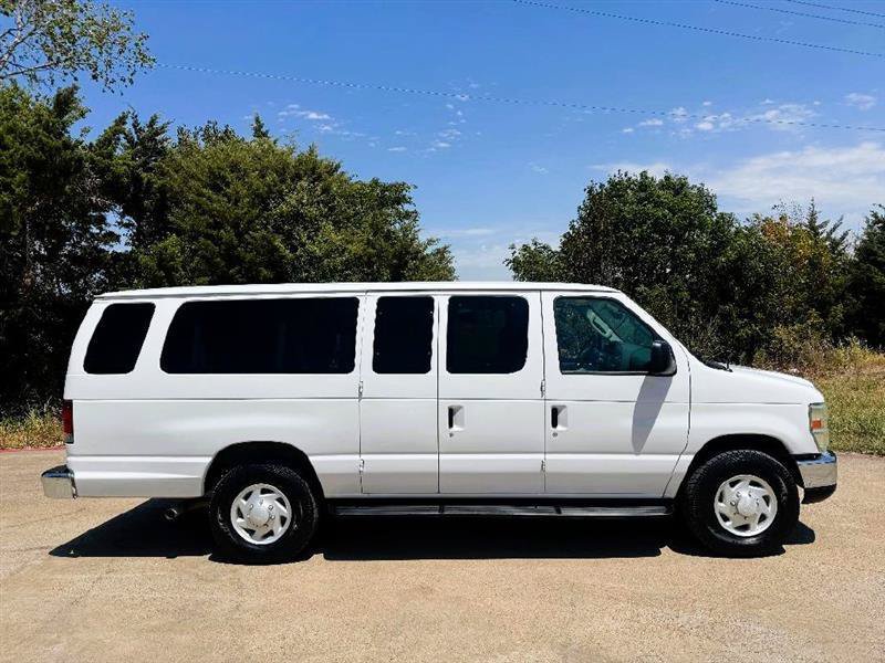 Used 2008 Ford E-350 and Econoline 350 XLT RWD image 4