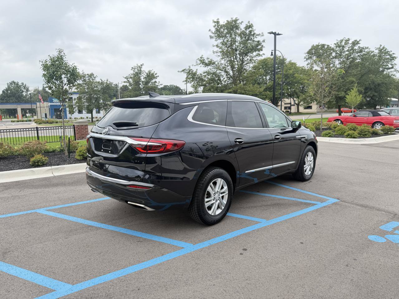 Used 2020 Buick Enclave Essence w/ LPO, Floor Liner Package FWD image 5