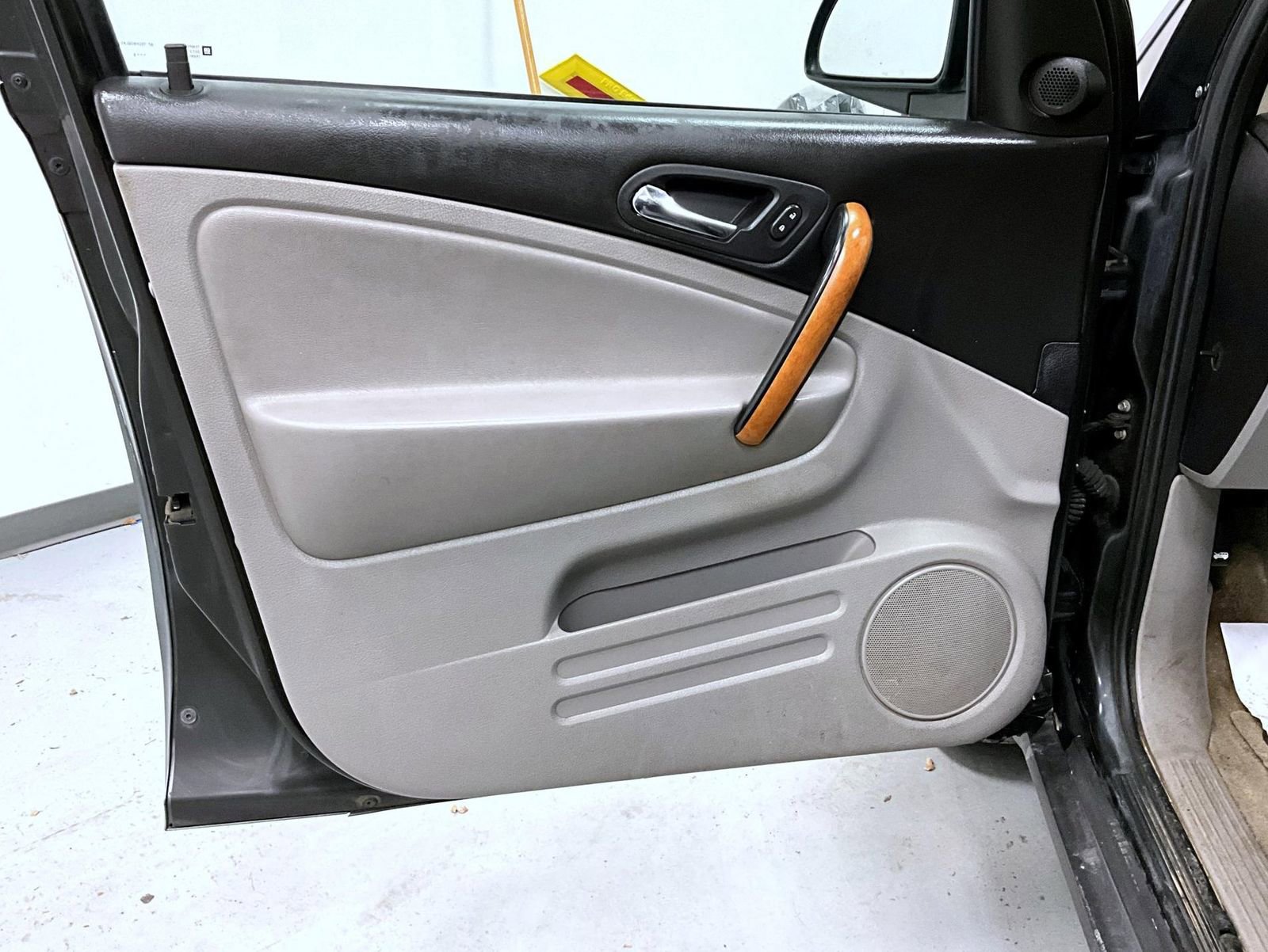 Used 2006 Saturn Vue 2WD V6 w/ Sun & Sound Pkg image 10