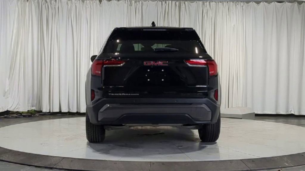 Used 2026 GMC Terrain Elevation w/ LPO, Floor Liner Package image 7