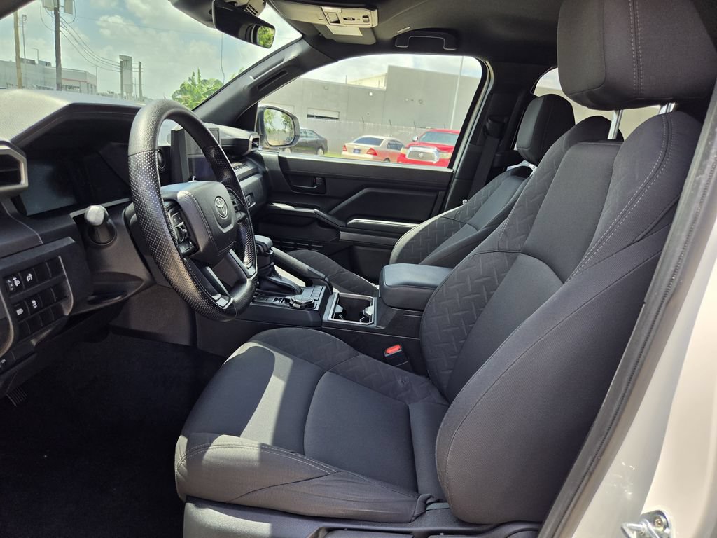 Used 2025 Toyota Tacoma SR5 AWD/4WD image 26