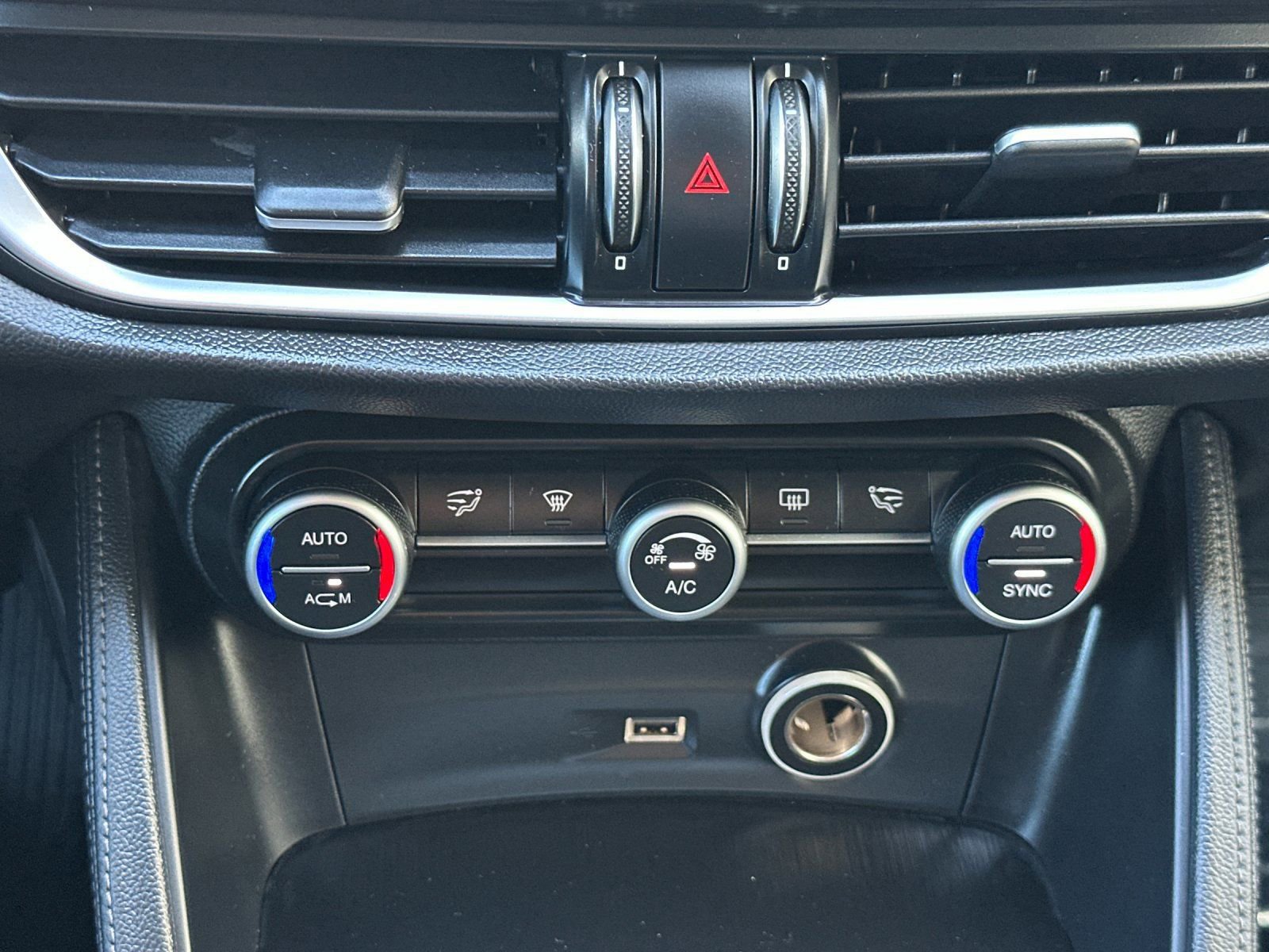 Used 2019 Alfa Romeo Stelvio image 23