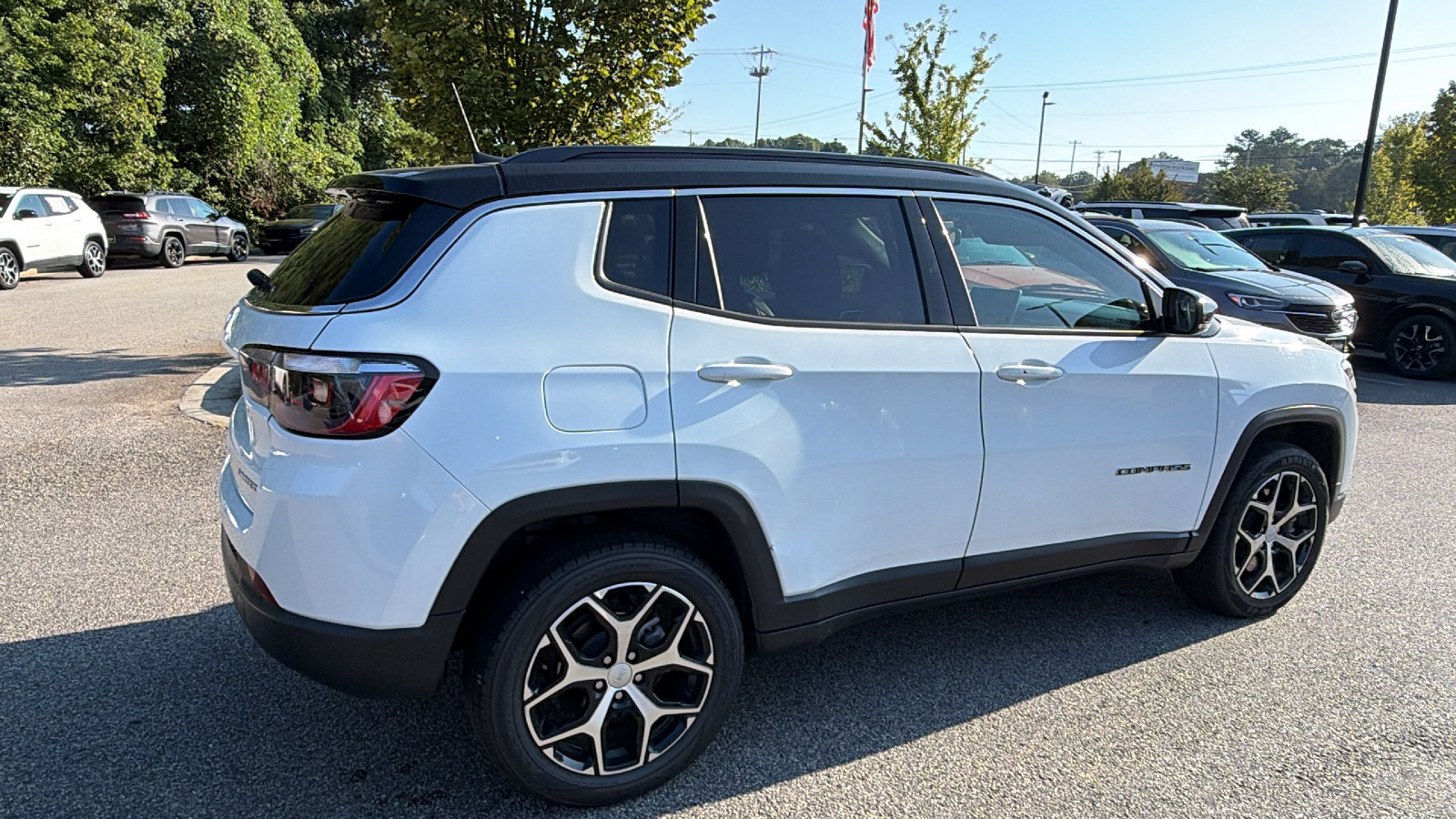 Used 2024 Jeep Compass Limited AWD/4WD image 8