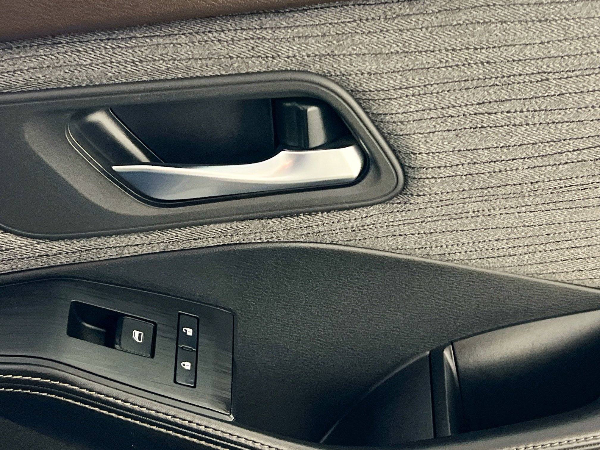 Used 2023 Nissan Rogue SV image 32