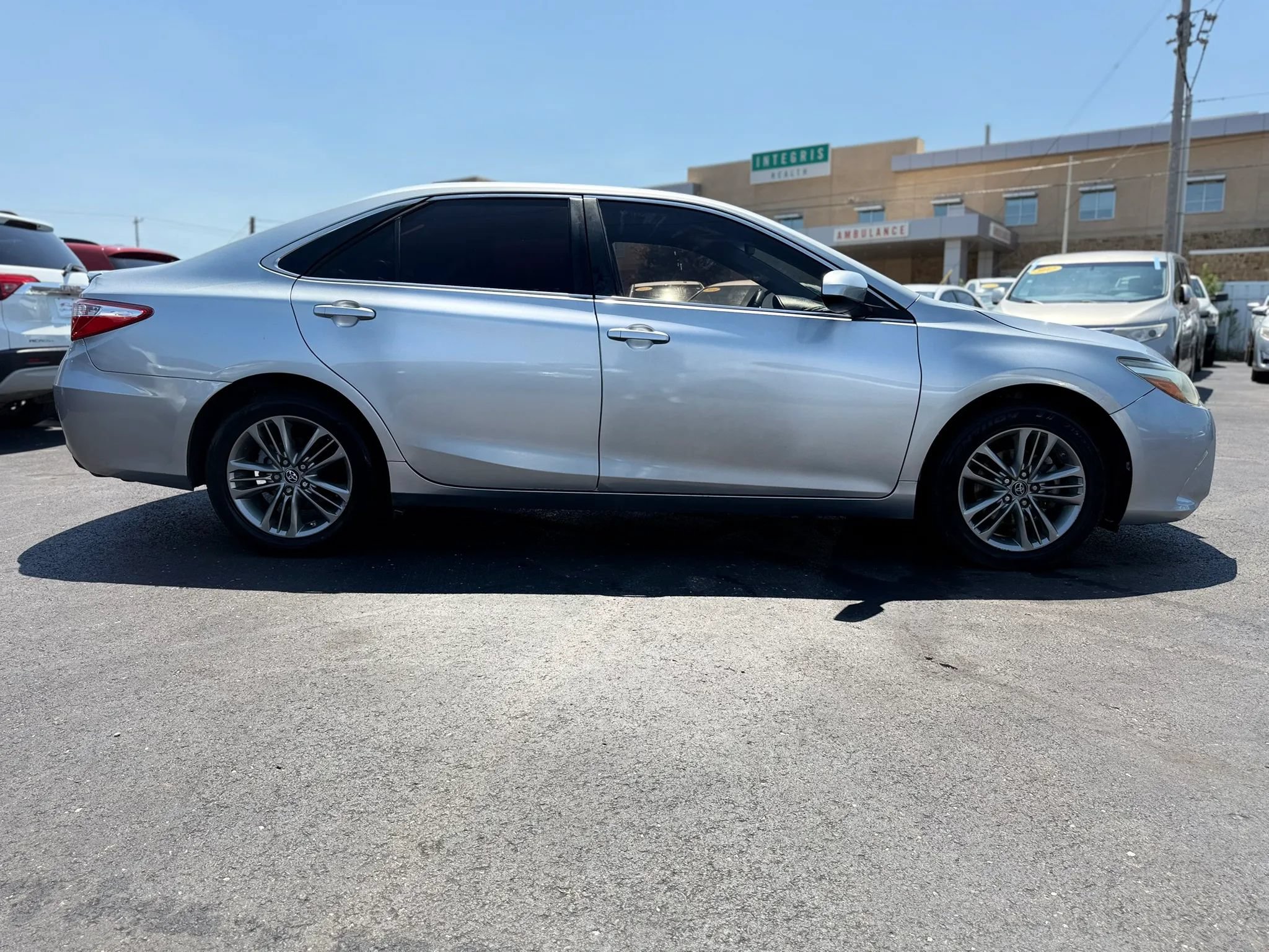 Used 2017 Toyota Camry SE FWD image 2