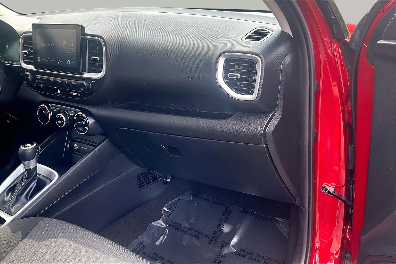 Used 2025 Hyundai Venue SE FWD image 19