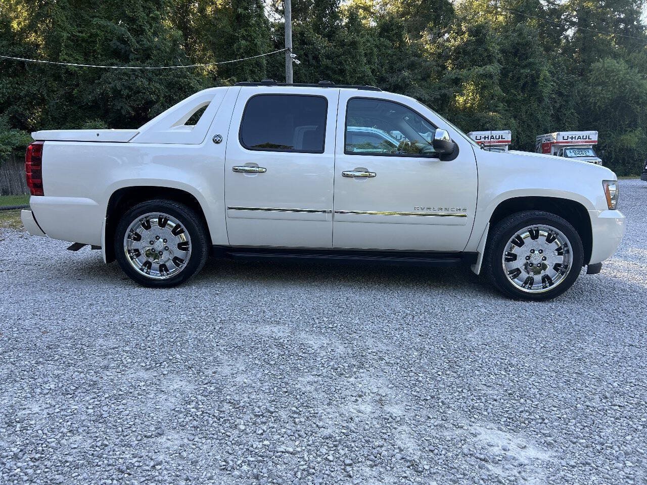 Used 2013 Chevrolet Avalanche LTZ AWD/4WD image 6