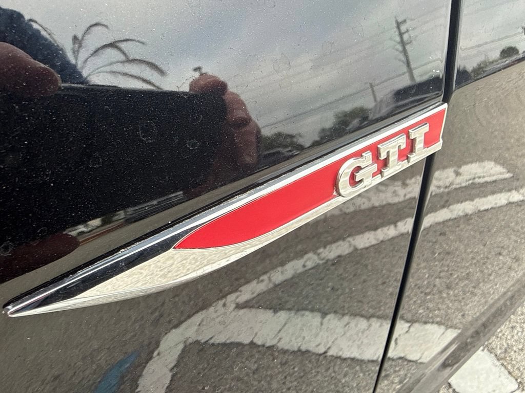Used 2018 Volkswagen GTI SE FWD image 29