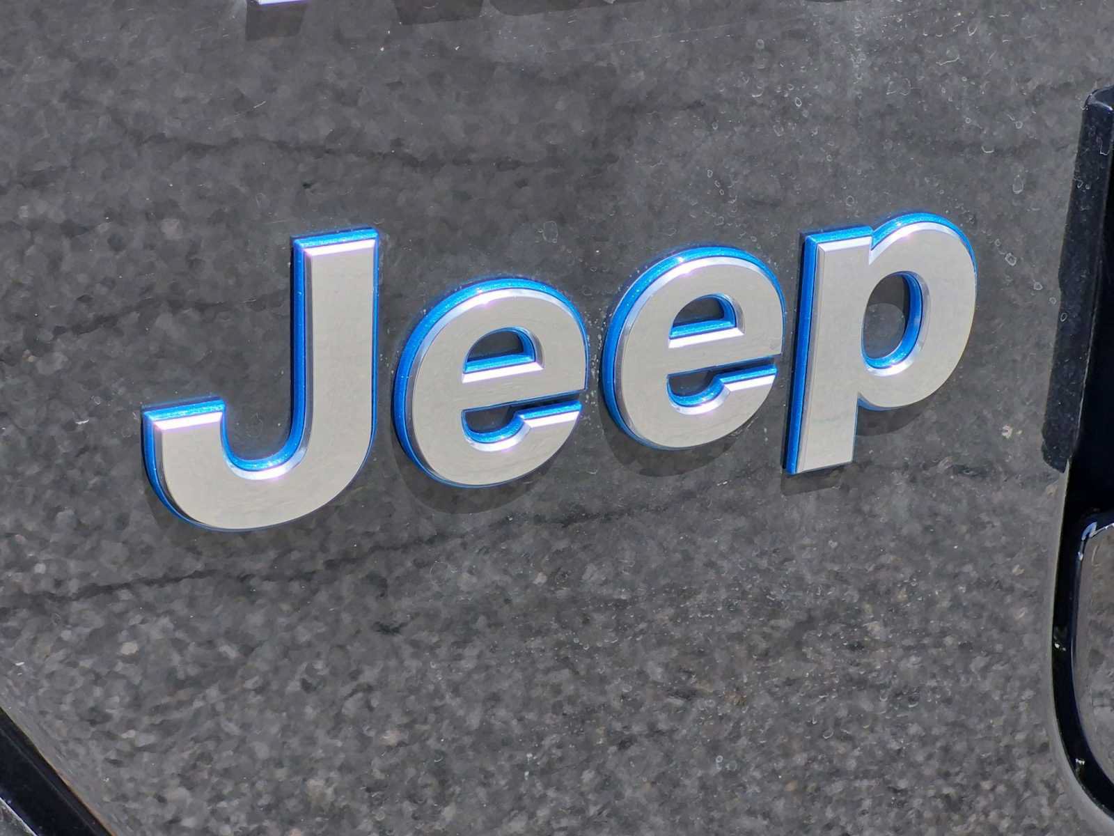 Used 2021 Jeep Wrangler Unlimited Sahara w/ Cold Weather Group AWD/4WD image 12