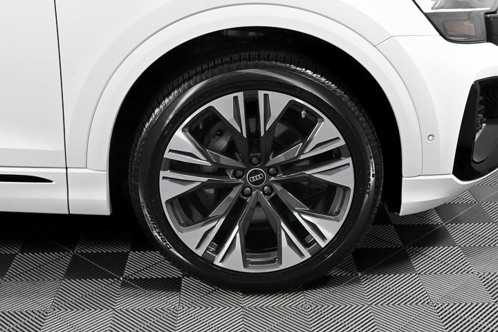 New 2025 Audi Q8 Premium image 29