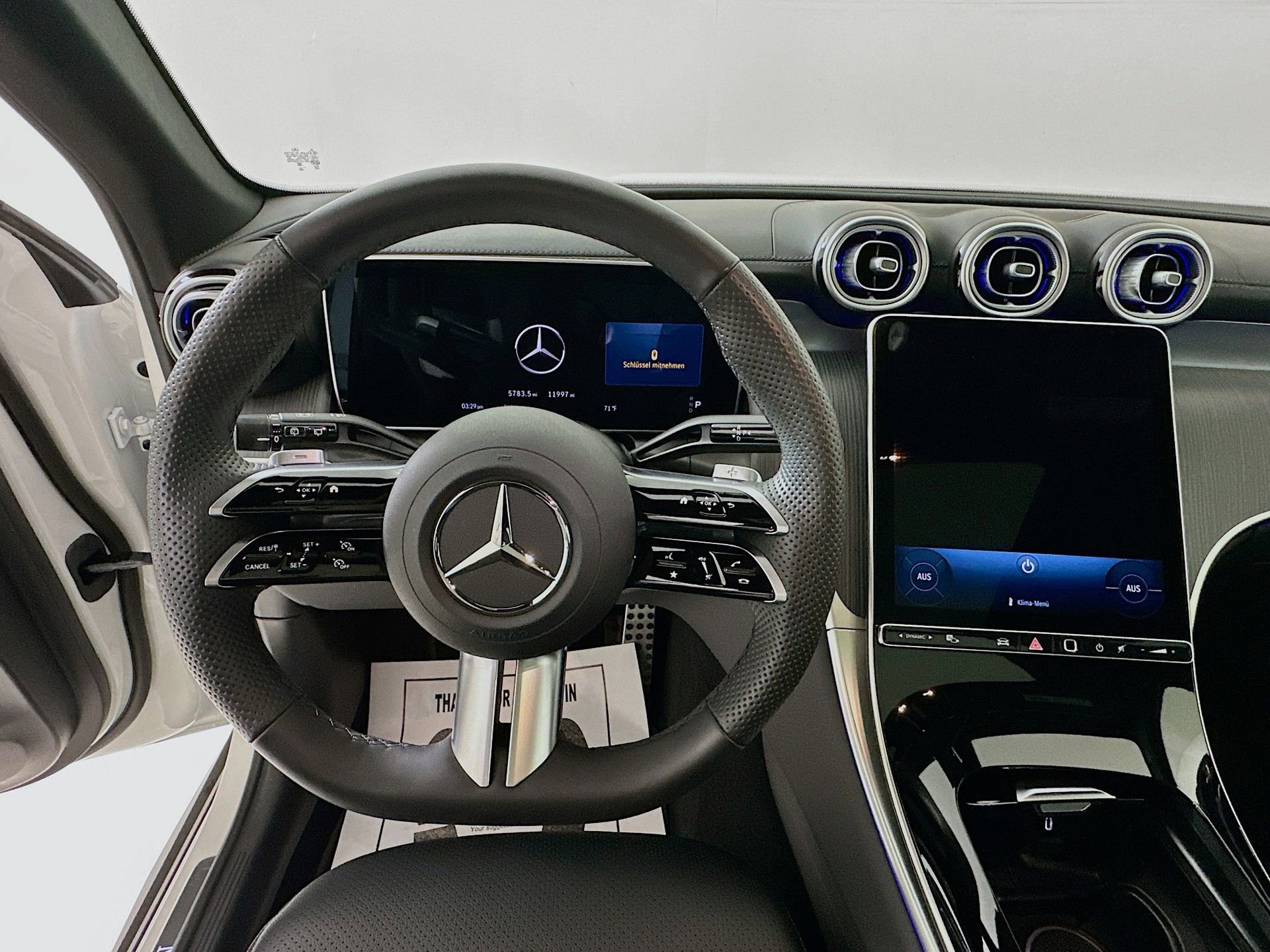 Used 2025 Mercedes-Benz GLC 300 4MATIC image 12