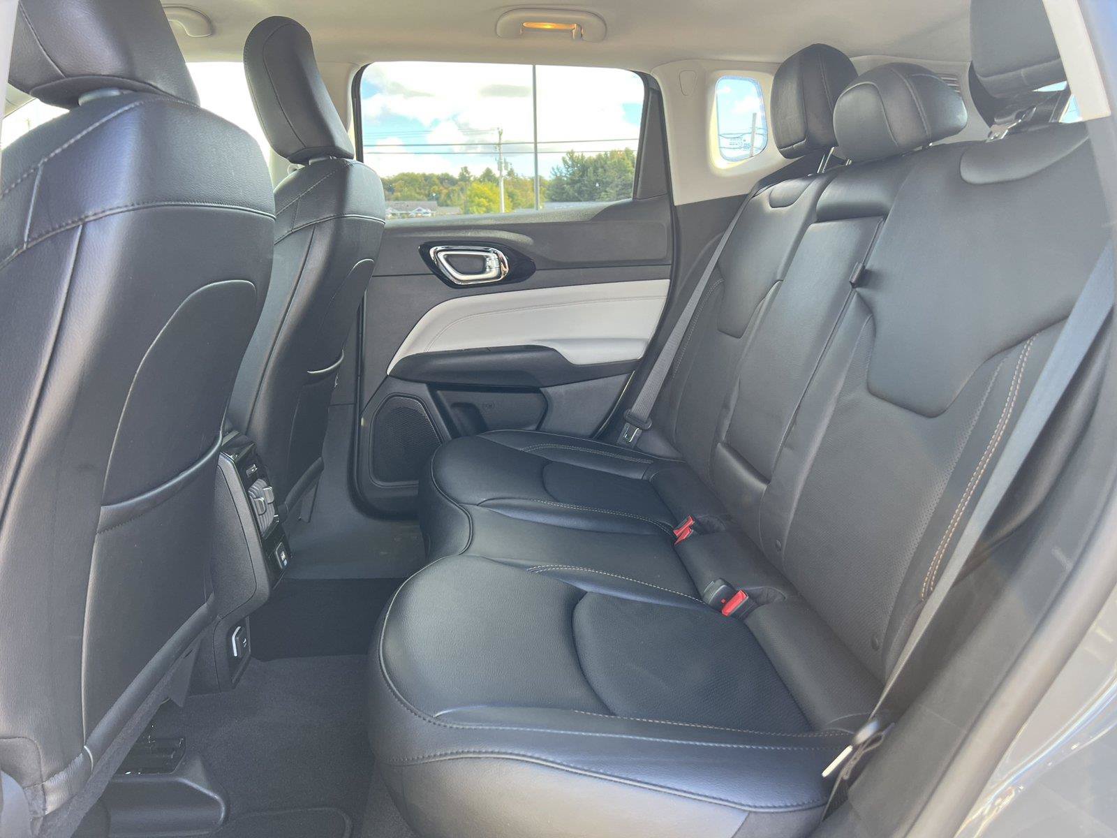 Used 2022 Jeep Compass Limited AWD/4WD image 4