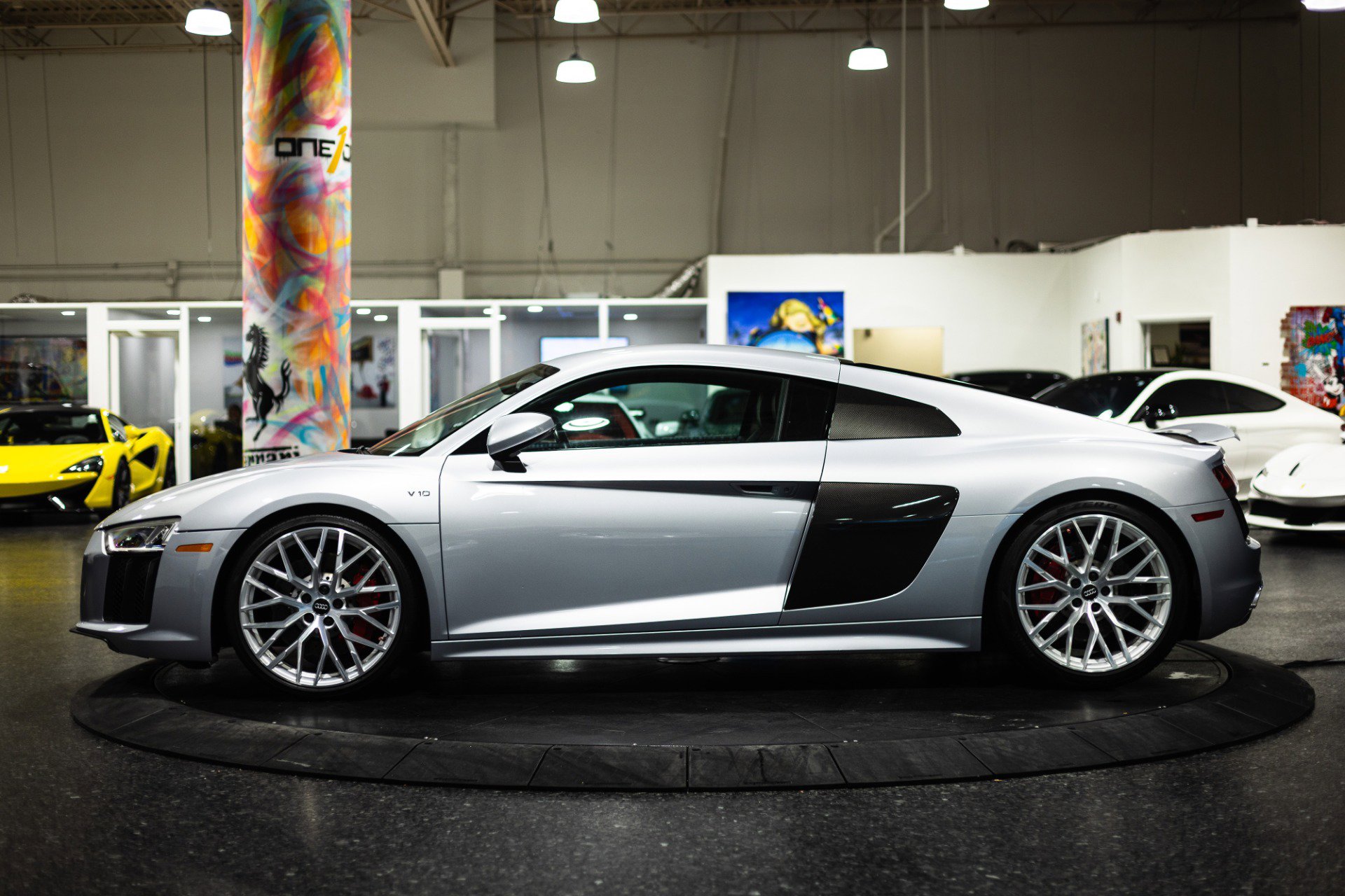 Used 2017 Audi R8 V10 w/ Carbon Exterior Package image 11