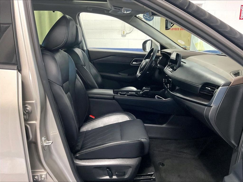 Used 2023 Nissan Rogue Platinum w/ Platinum Premium Package AWD/4WD image 11