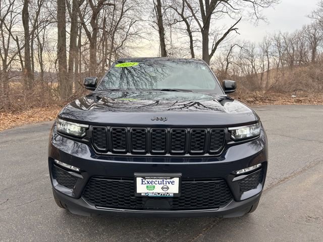 Used 2024 Jeep Grand Cherokee Limited w/ Black Appearance Package AWD/4WD image 2