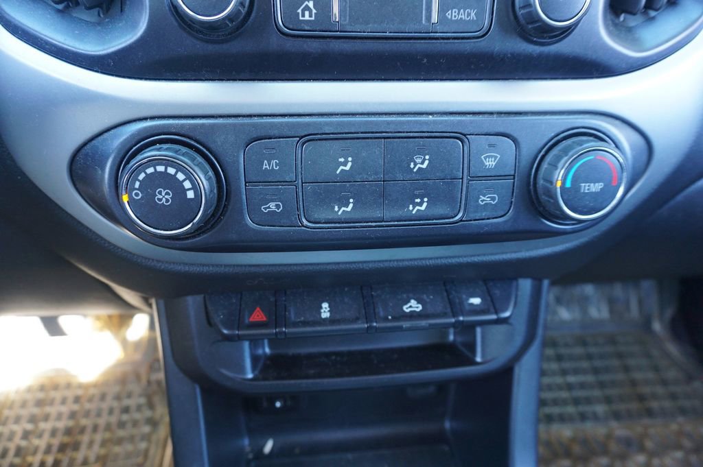 Used 2020 Chevrolet Colorado LT AWD/4WD image 12