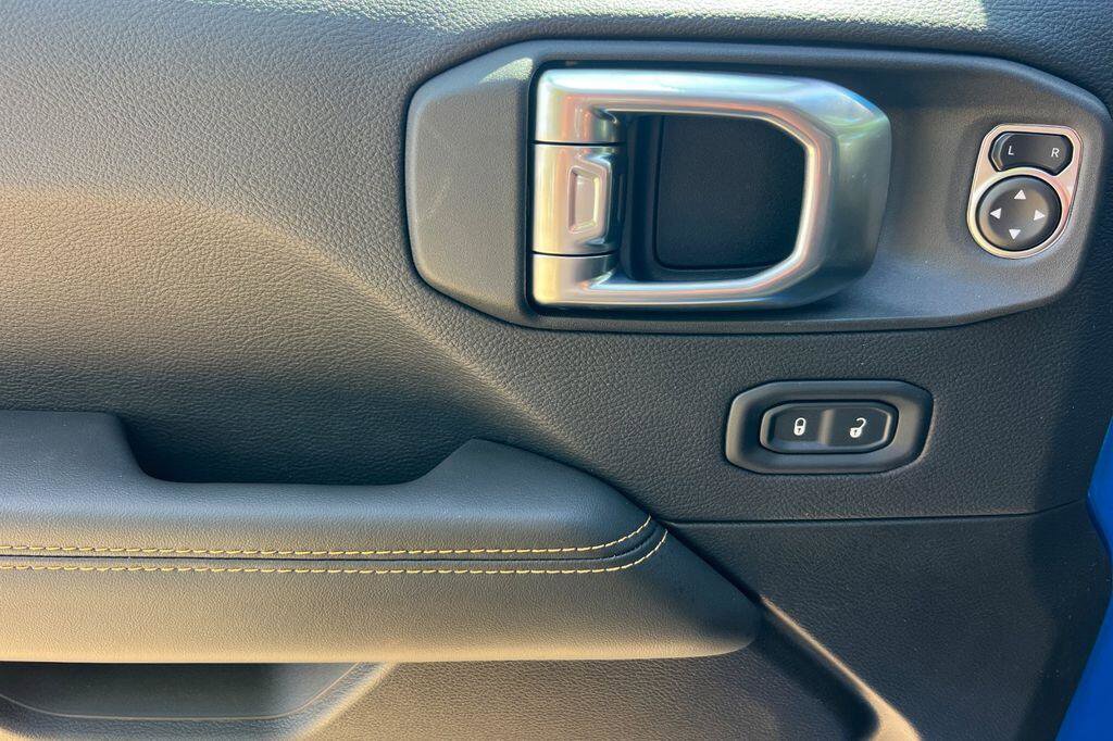 New 2026 Jeep Gladiator Sport AWD/4WD image 11