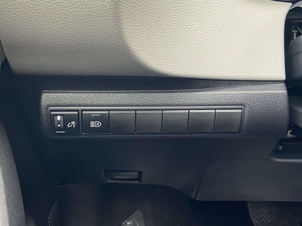 Used 2025 Toyota Corolla LE FWD image 30