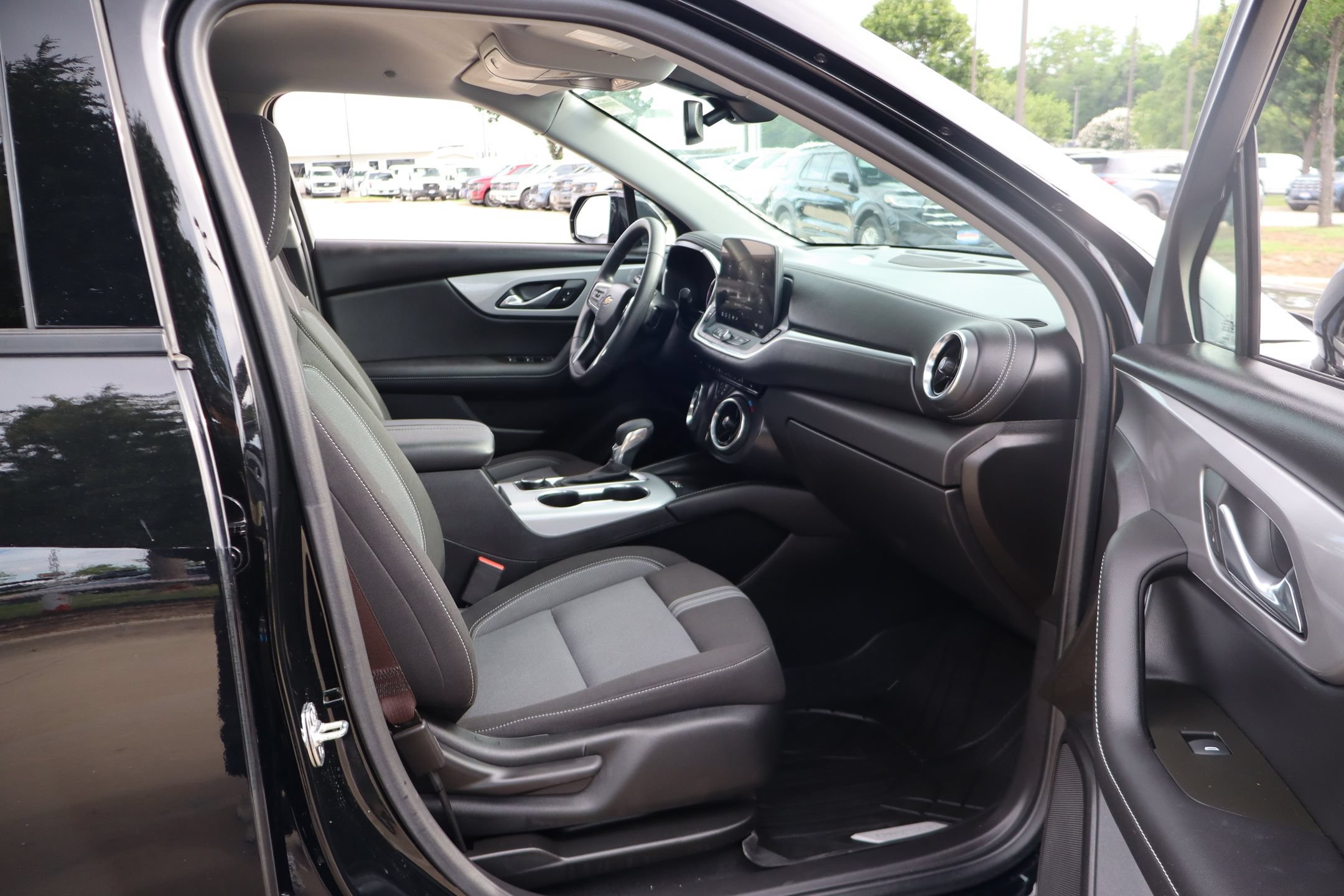 Used 2024 Chevrolet Blazer LT w/ Convenience Package FWD image 28