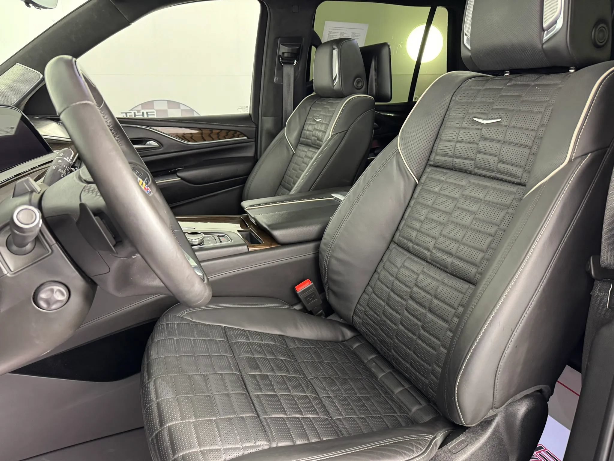 Used 2024 Cadillac Escalade Sport Platinum w/ LPO, ONYX Package AWD/4WD image 33