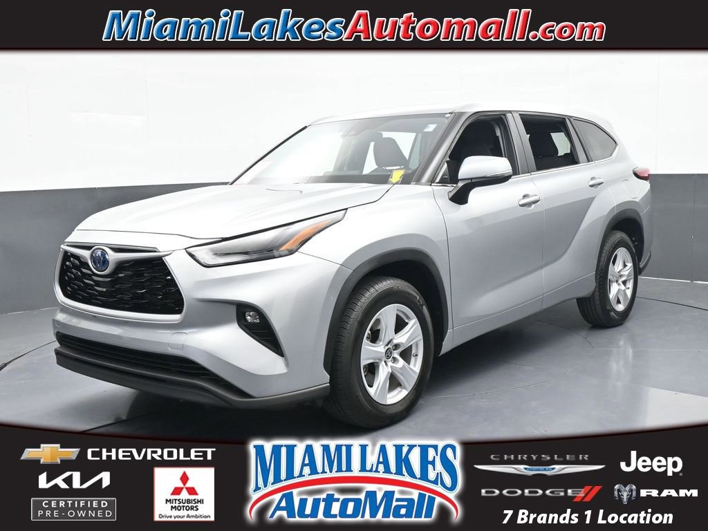 Used 2023 Toyota Highlander LE image 1