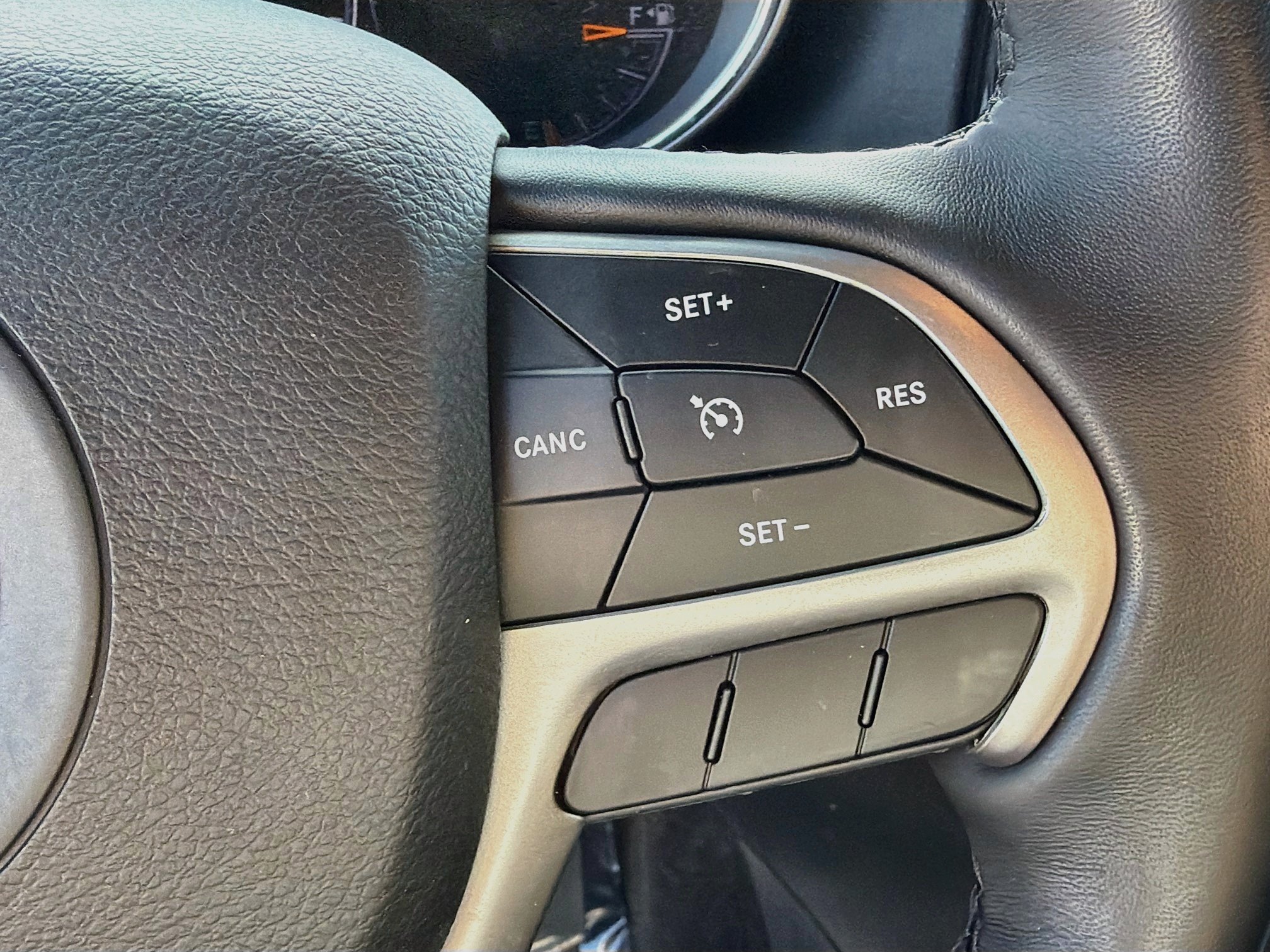 Used 2021 Jeep Grand Cherokee Laredo X AWD/4WD image 36