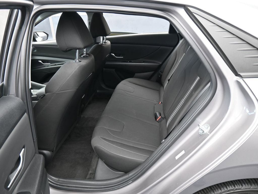 Used 2023 Hyundai Elantra SEL w/ Convenience Package image 30