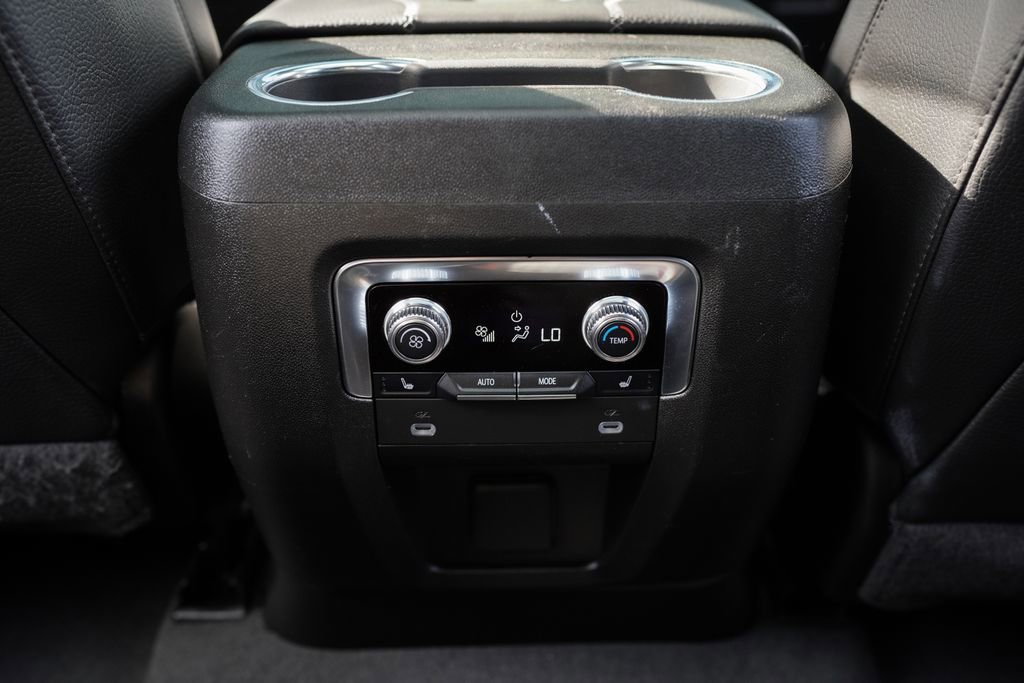 Used 2024 GMC Yukon XL Denali image 41