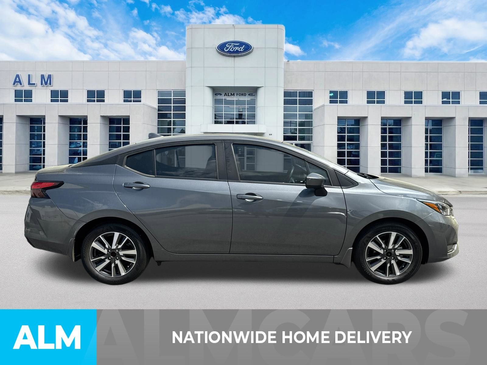 Used 2025 Nissan Versa SV w/ Trunk Package image 4