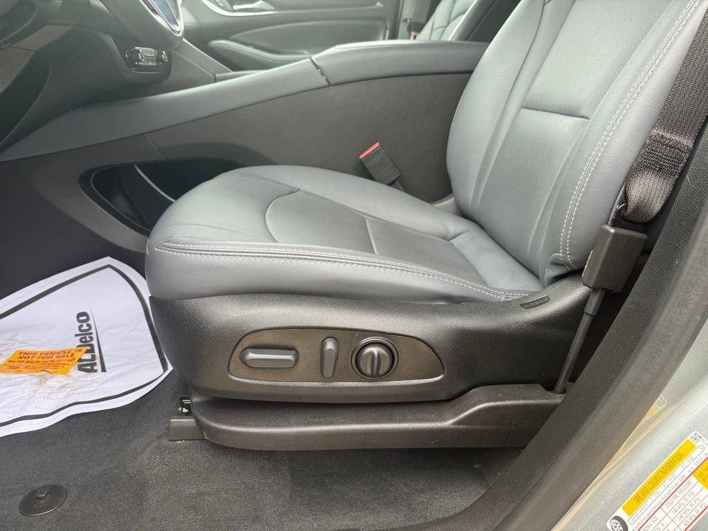 Used 2023 Buick Enclave Essence w/ Experience Buick Package AWD/4WD image 30
