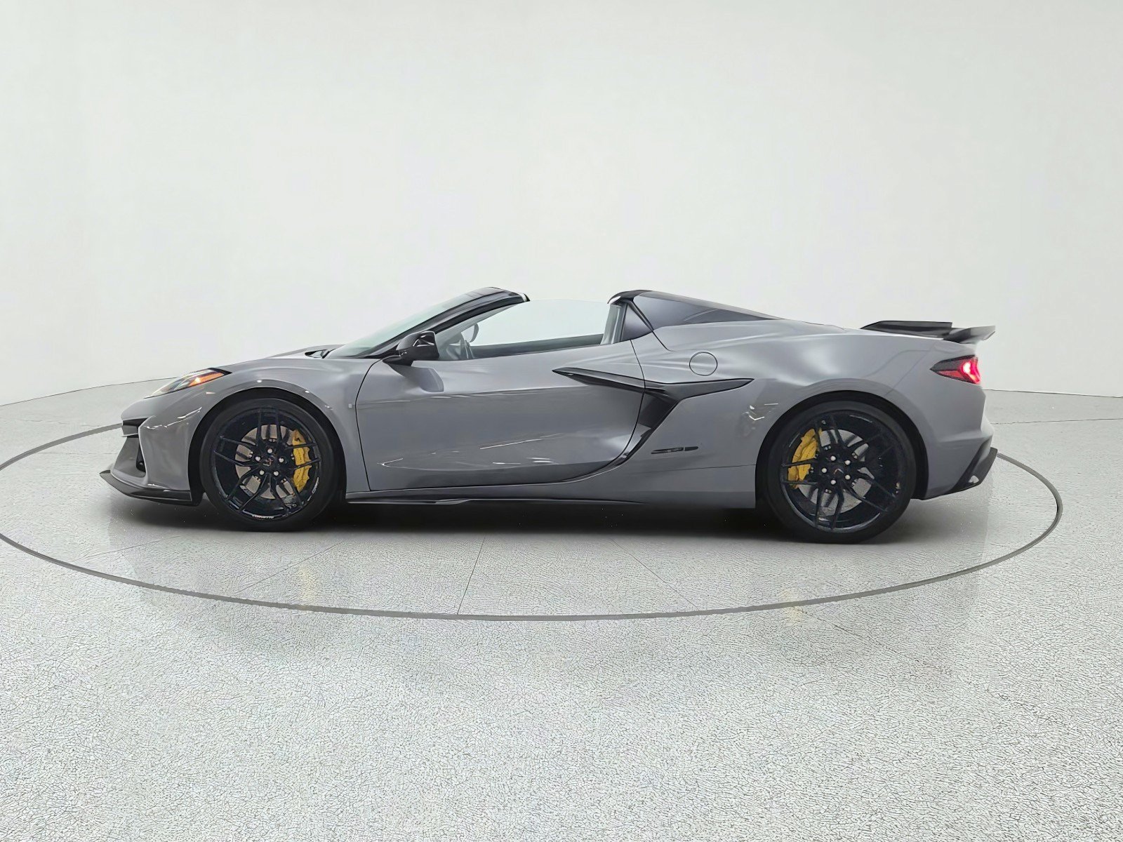 Used 2025 Chevrolet Corvette Z06 RWD image 8