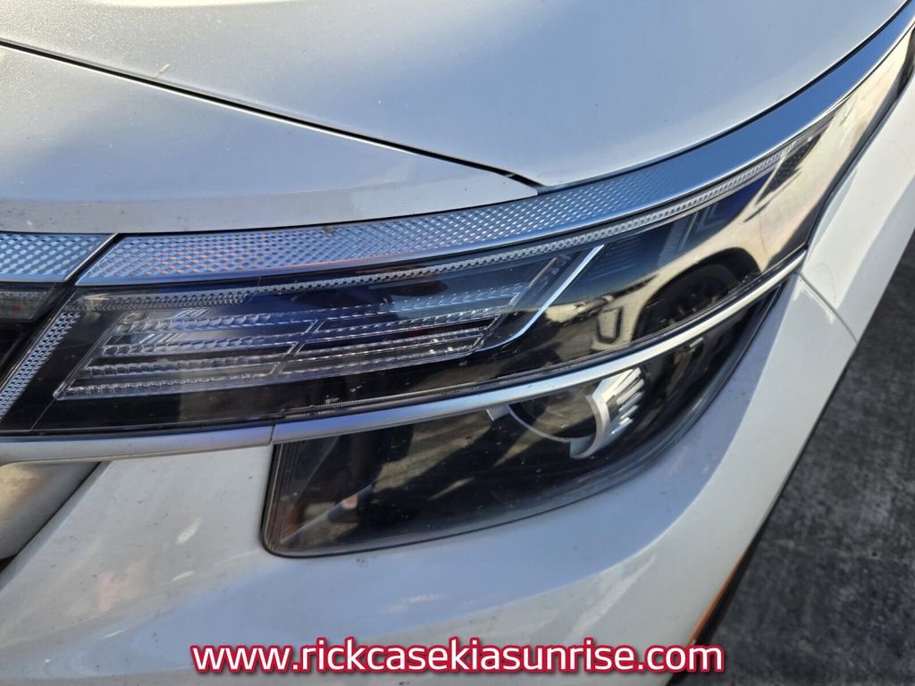 Used 2023 Kia Seltos S image 11