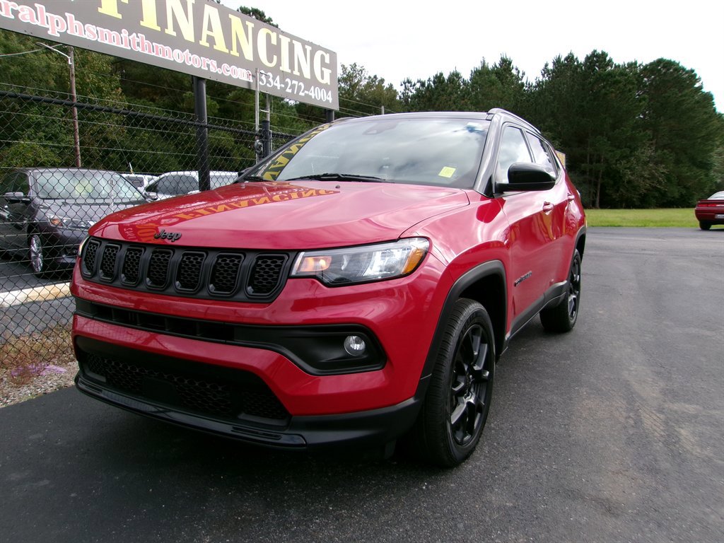 Used 2023 Jeep Compass Latitude w/ Sun and Sound Group image 3