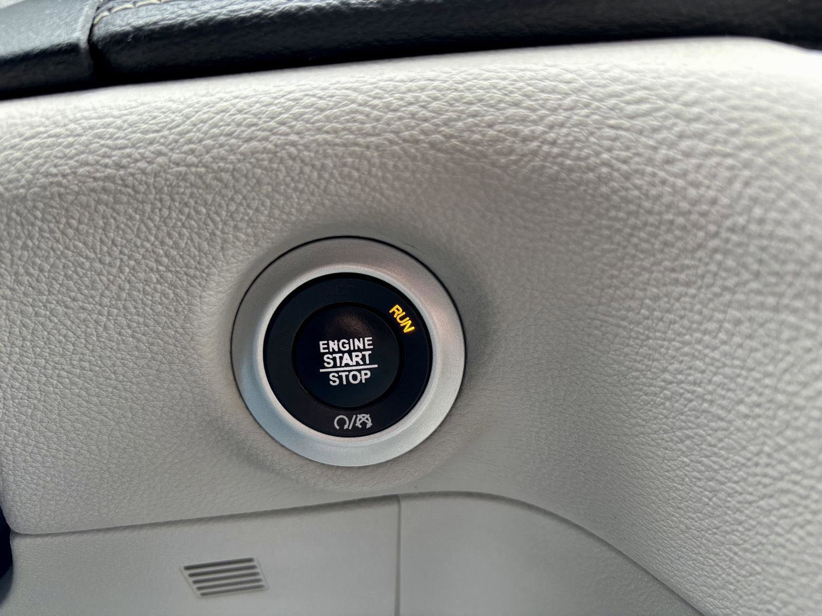 Used 2021 Chrysler Pacifica Touring-L image 36