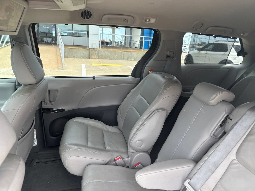 Used 2015 Toyota Sienna XLE Premium FWD image 24