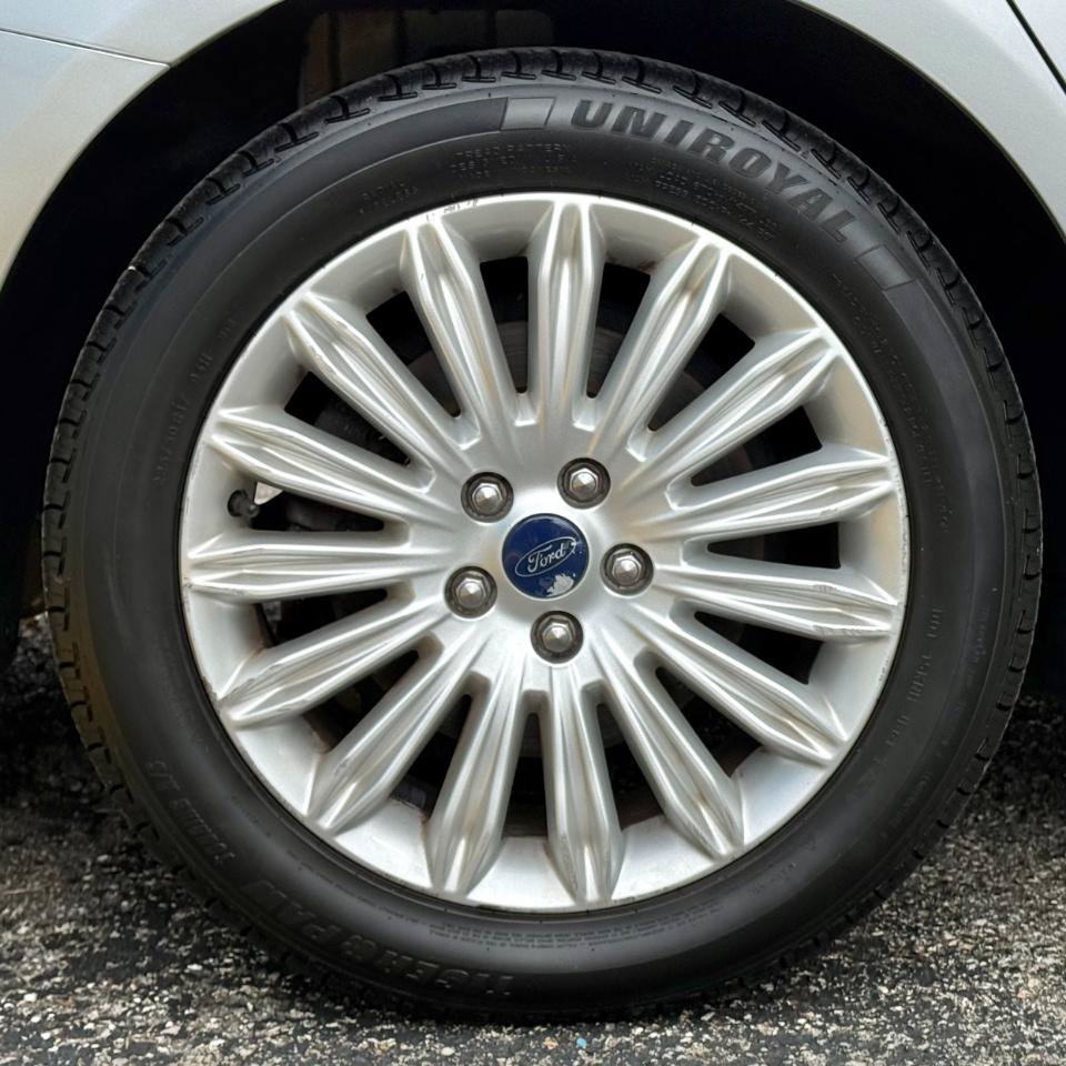 Used 2015 Ford Fusion SE w/ Equipment Group 502A FWD image 24