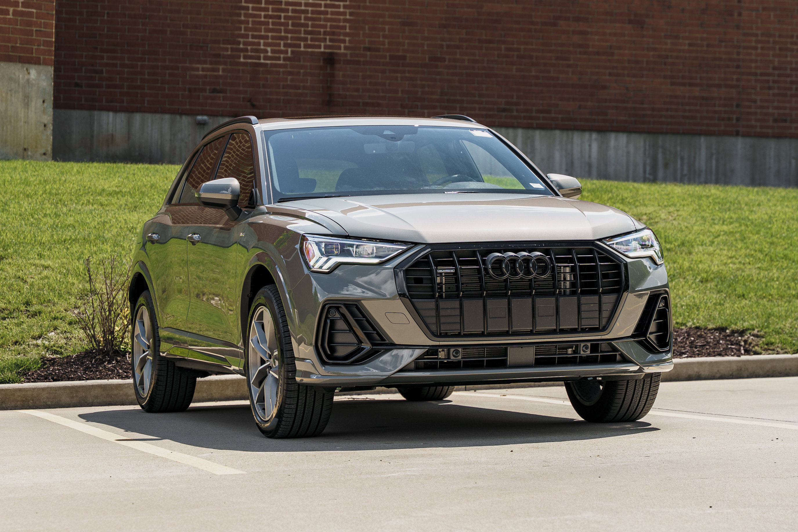Certified 2025 Audi Q3 2.0T Premium w/ Convenience Package AWD/4WD image 1