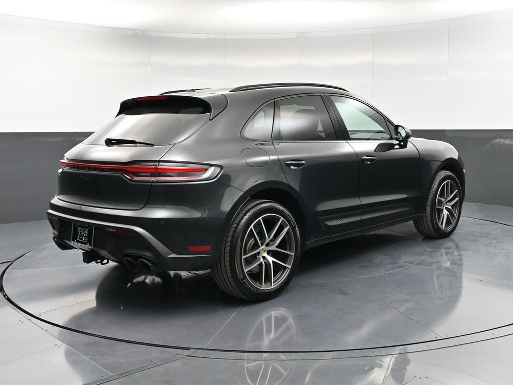 Certified 2025 Porsche Macan image 8