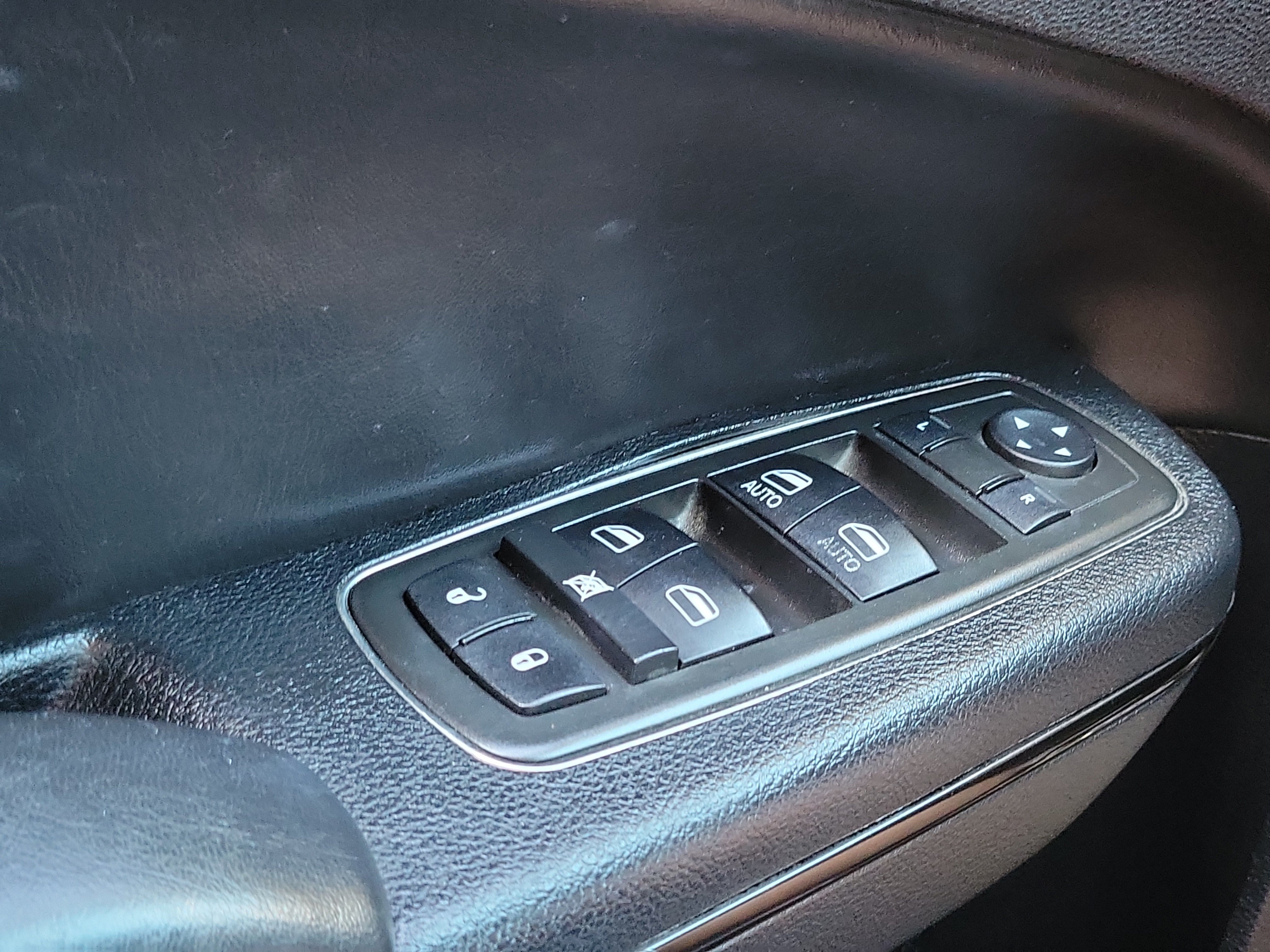 Used 2014 Chrysler 300 S RWD image 13