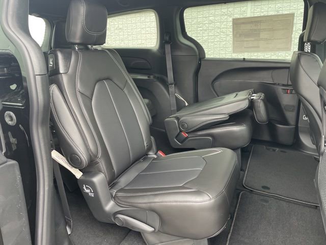 New 2026 Chrysler Pacifica Select w/ S Appearance Package image 15