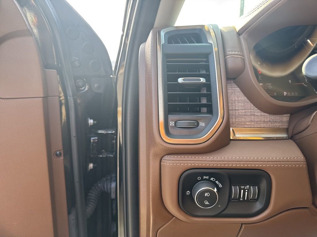 Used 2024 RAM 2500 Limited image 12