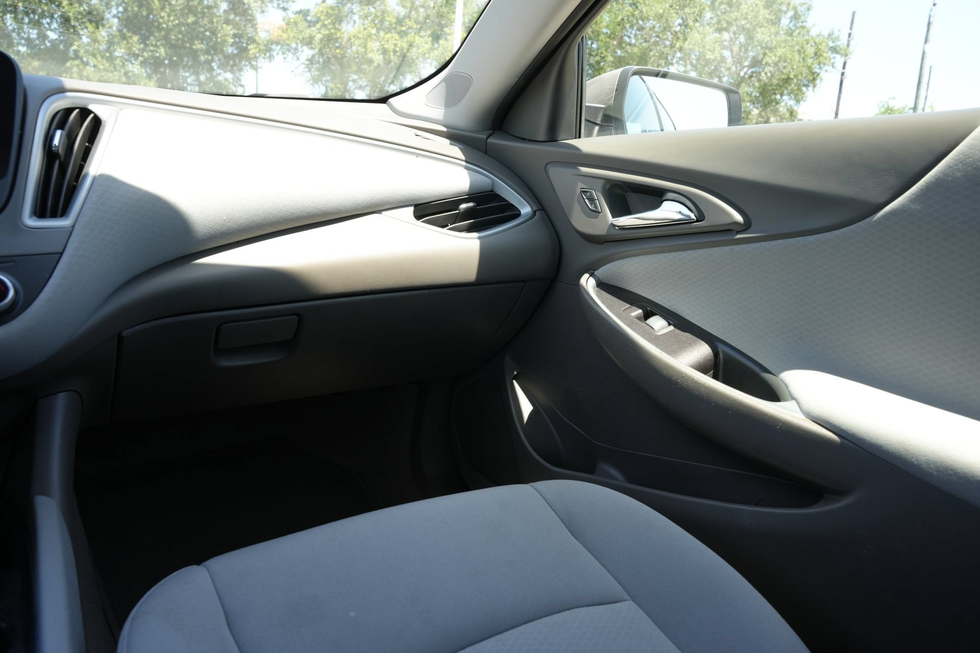 Used 2025 Chevrolet Malibu LT FWD image 9
